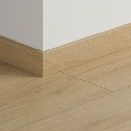 МДФ плинтус Quick-Step Parquet Дуб натуральный рустикальный (Boat House Oak warm middle natural) QSPSKR04085 в цвет декора ламината CLV4085 / CLH4085